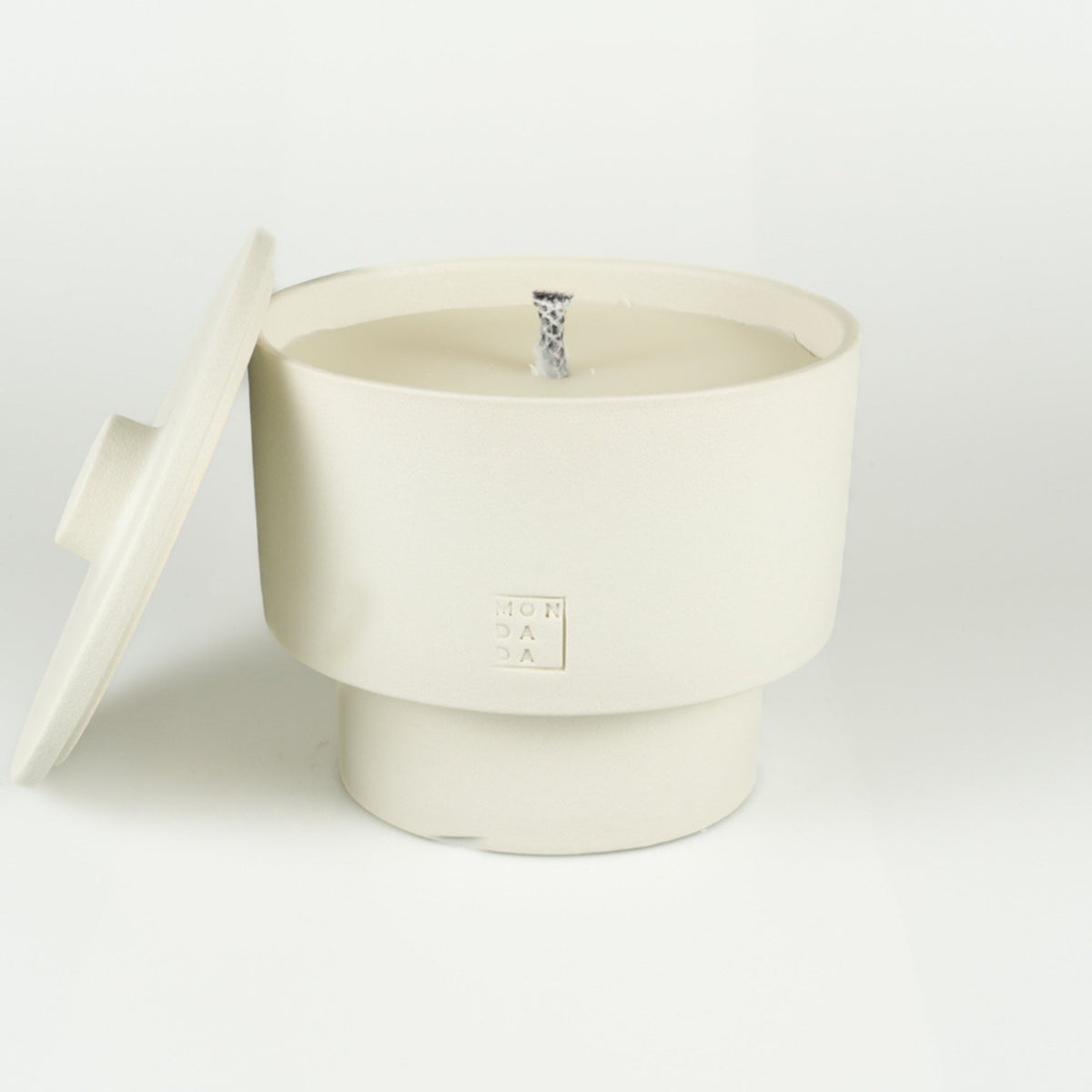 June Outdoor Candle THREE + lid — imagem oficial Mon Dada