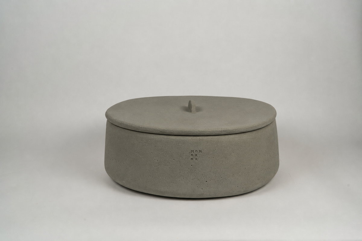 Corse Outdoor Candle XXXL + lid — imagem oficial Mon Dada