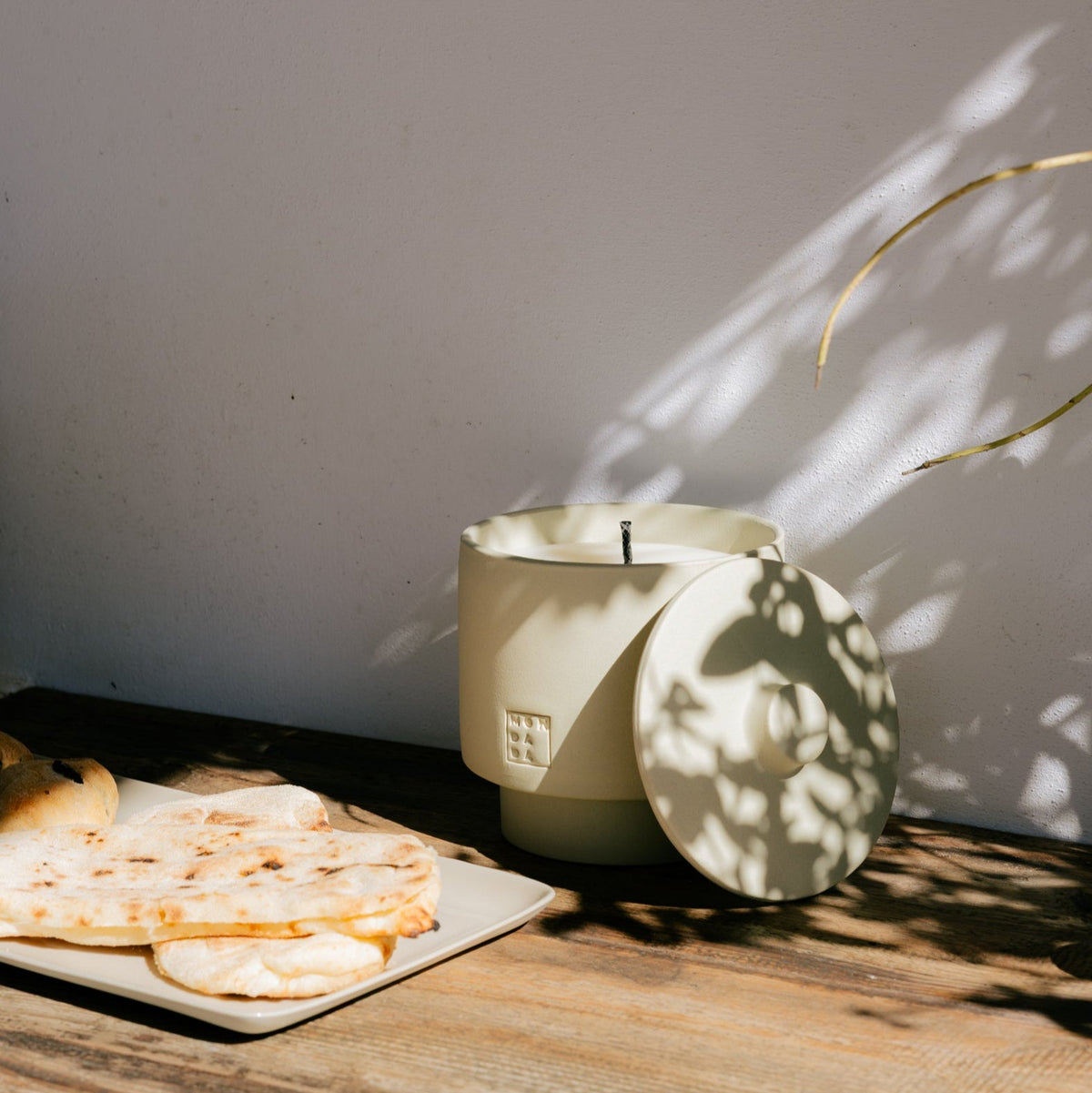 June Outdoor Candle ONE + lid — imagem oficial Mon Dada