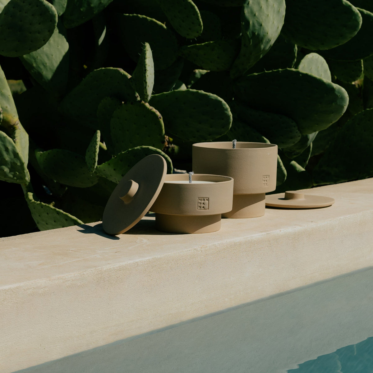 June Outdoor Candle THREE + lid — imagem oficial Mon Dada
