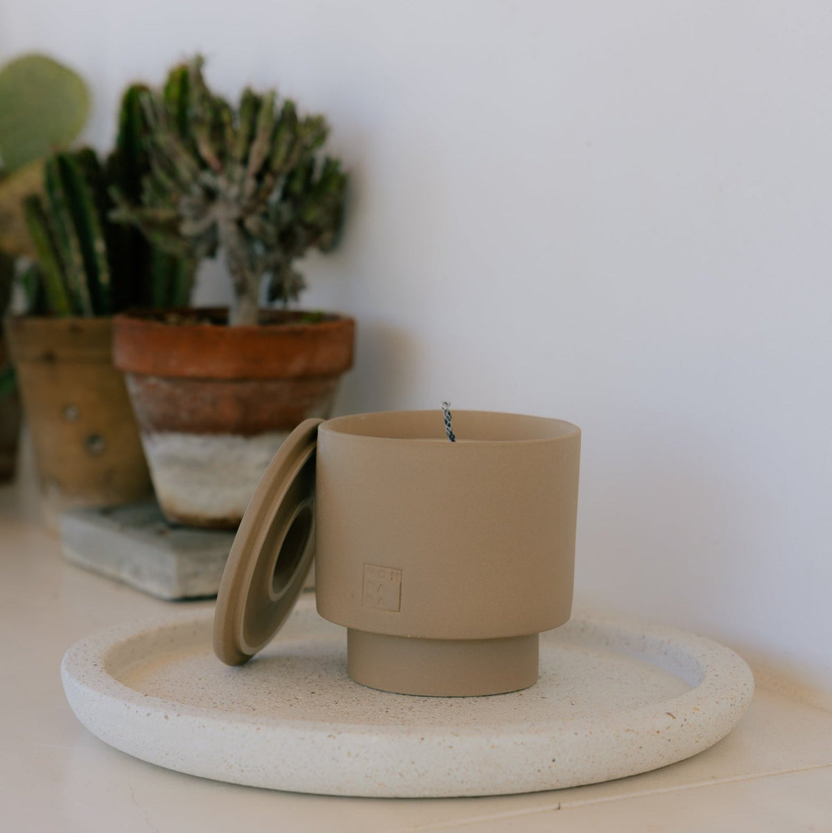 June Outdoor Candle ONE + lid — imagem oficial Mon Dada
