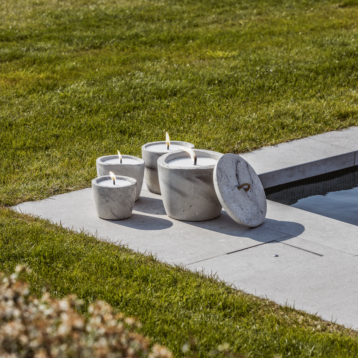 Urban Outdoor Garden Candle Medium + lid — imagem oficial Mon Dada