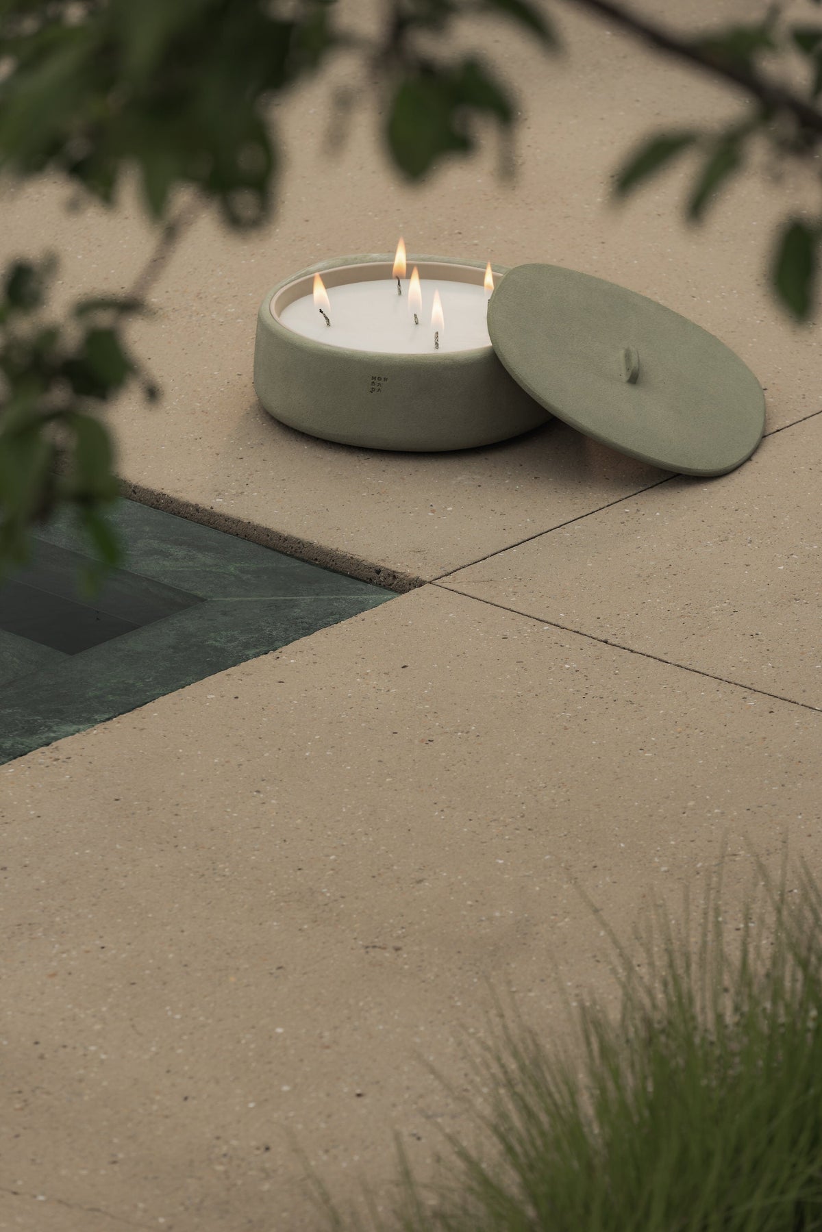 Corse Outdoor Candle XXXL + lid — imagem oficial Mon Dada