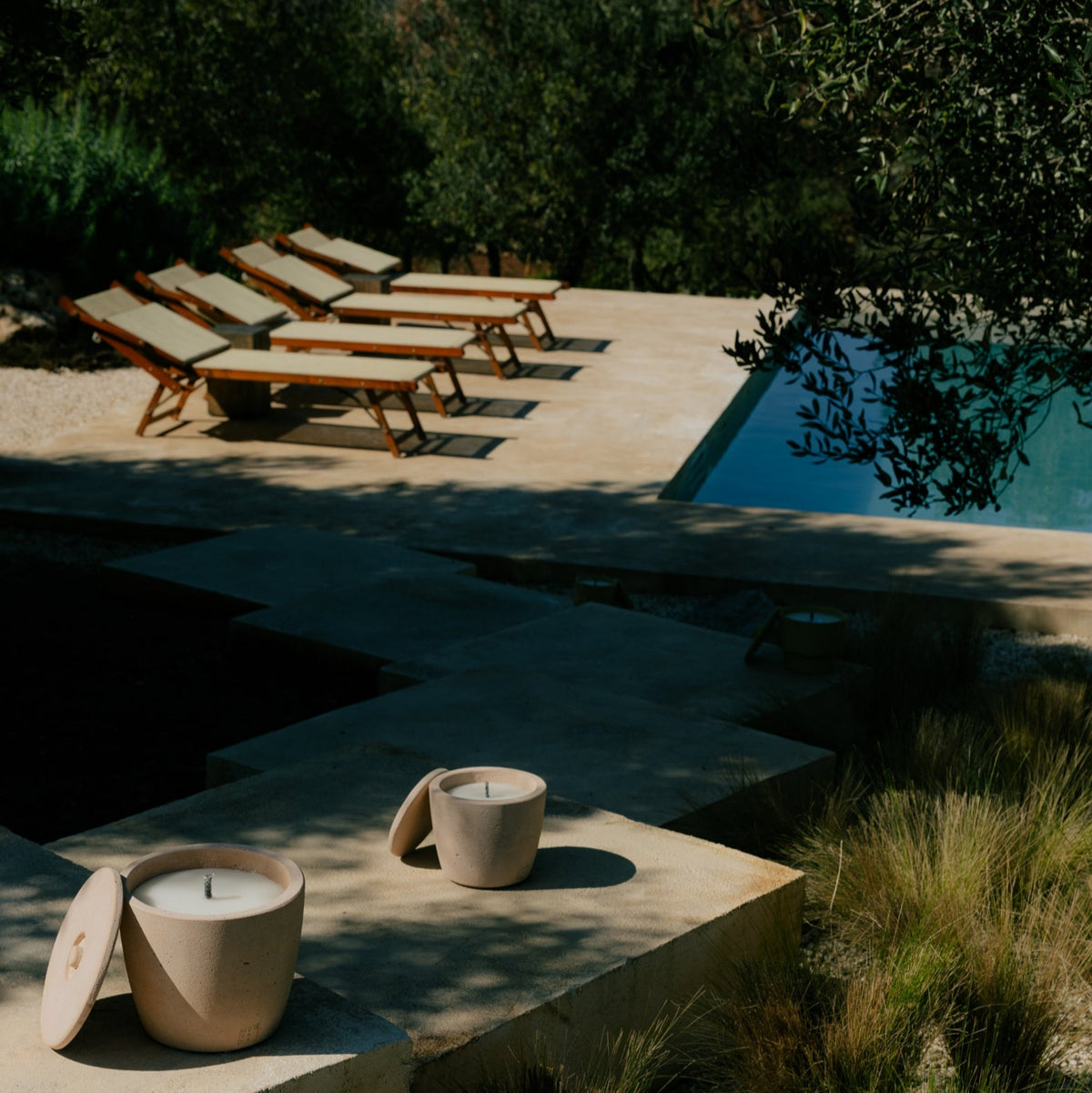 Urban Outdoor Garden Candle Medium + lid — imagem oficial Mon Dada