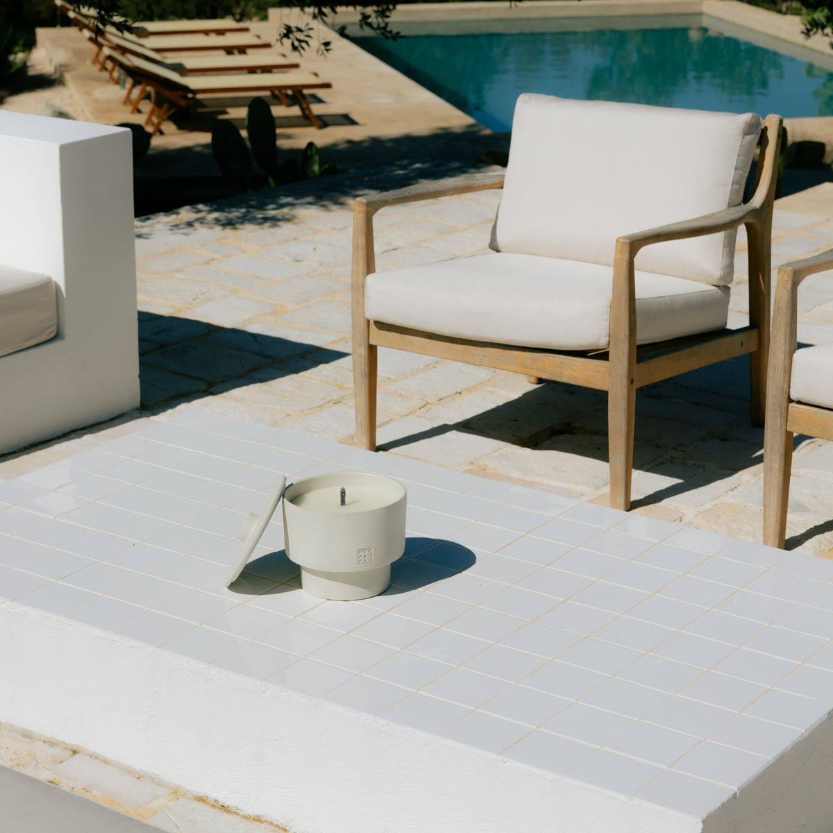June Outdoor Candle THREE + lid — imagem oficial Mon Dada