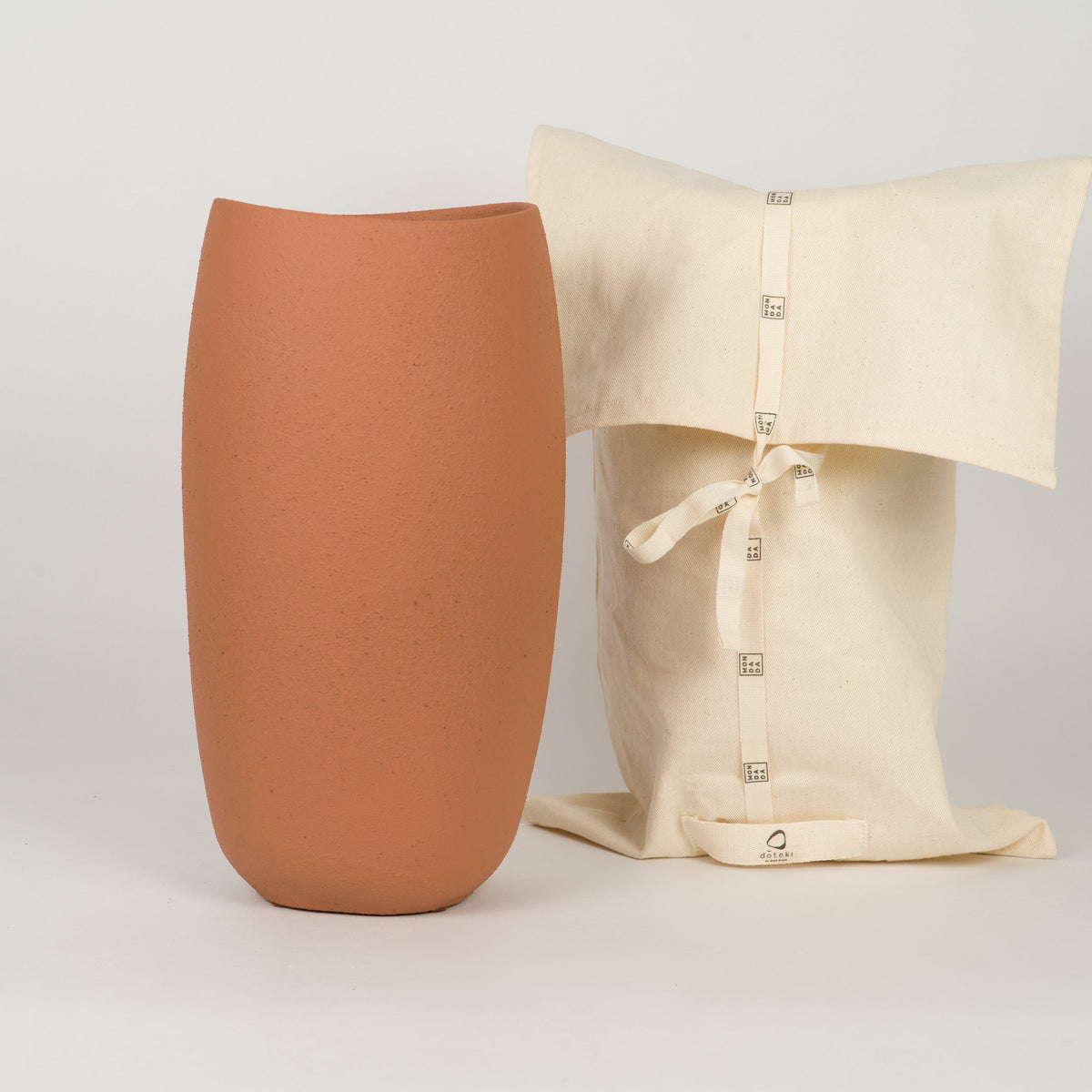 Doteki Indoor Vase — imagem oficial Mon Dada