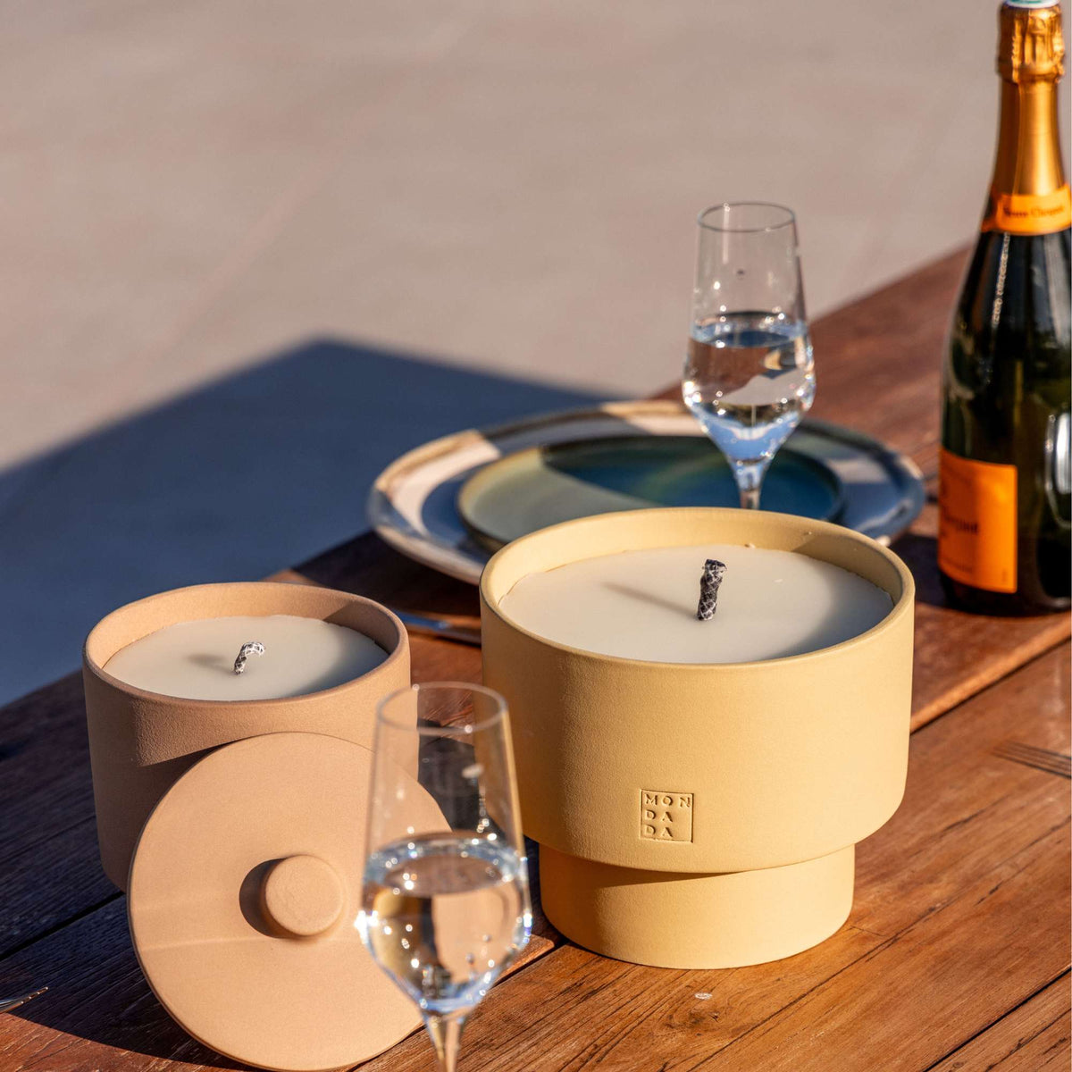 June Outdoor Candle THREE + lid — imagem oficial Mon Dada