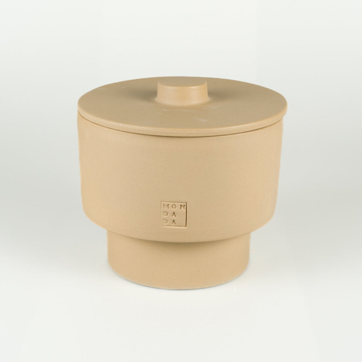 June Outdoor Candle THREE + lid — imagem oficial Mon Dada