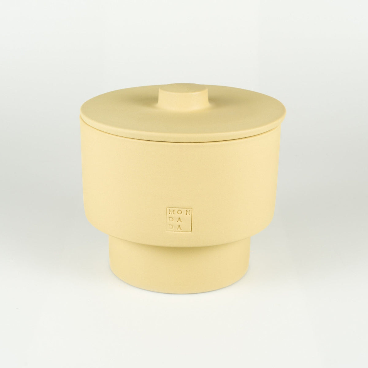 June Outdoor Candle THREE + lid — imagem oficial Mon Dada