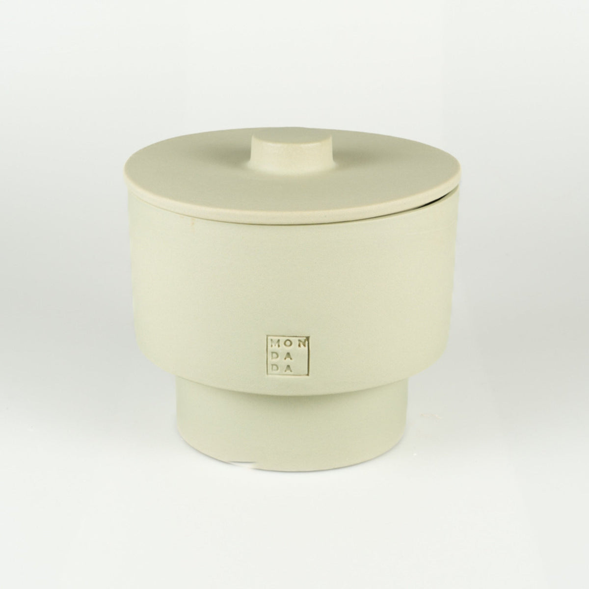 June Outdoor Candle THREE + lid — imagem oficial Mon Dada