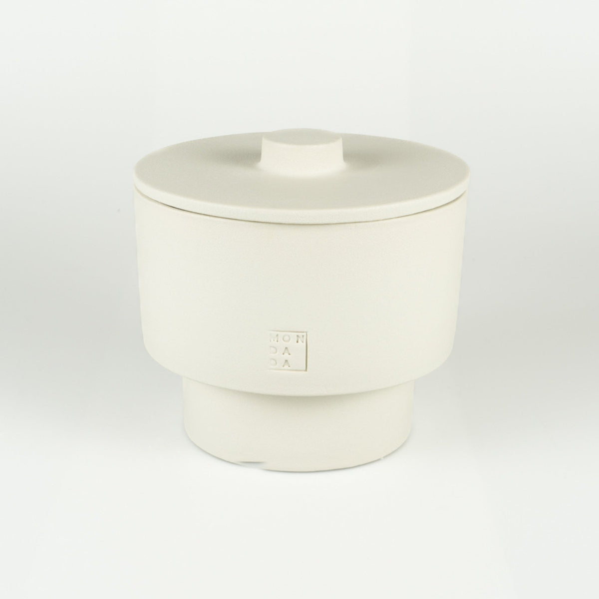 June Outdoor Candle THREE + lid — imagem oficial Mon Dada